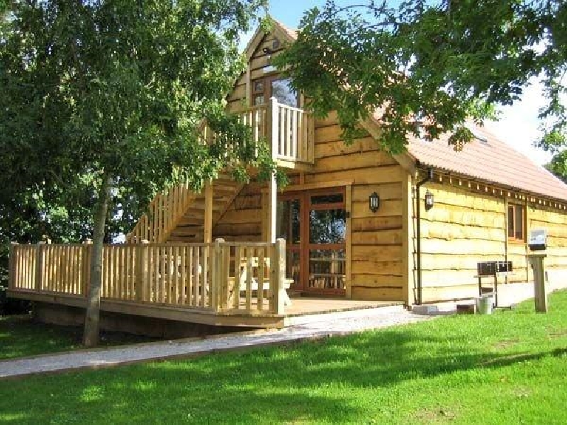 Ash Lodge a british holiday cottage for 8 in , 